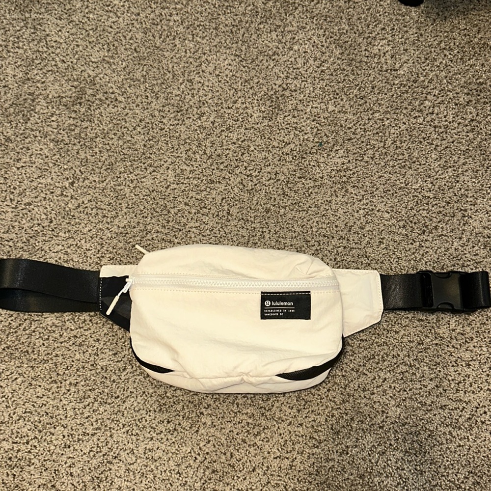 Lululemon athletics belt bag